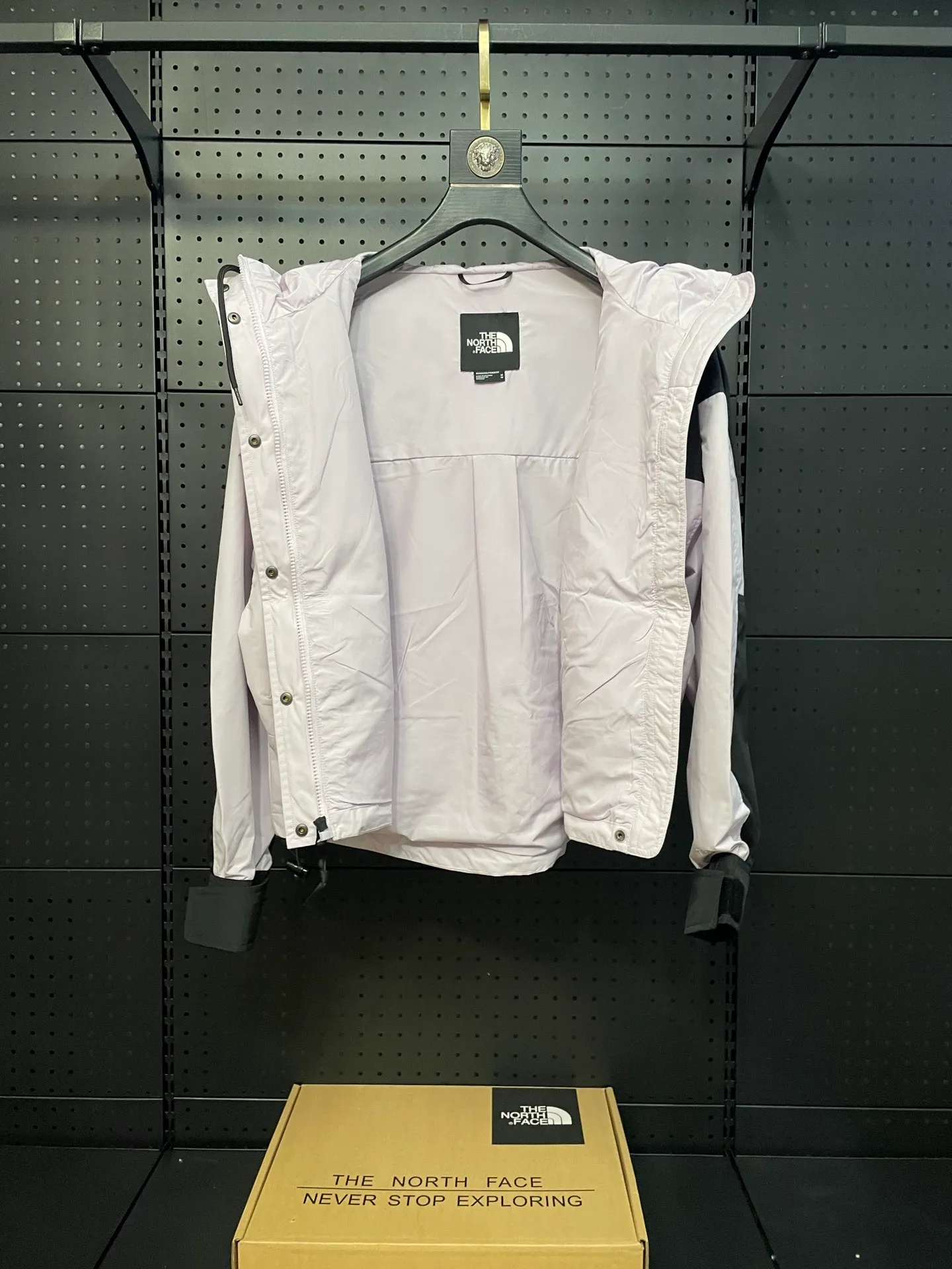 Purple The North Face 〖 〗 1. ： DRYVENT Breathable ， ， 。 2. ： 、 Breathable Wear-Resistant 。 3. ： 4.Size： ， ！ ~ Size：S-L